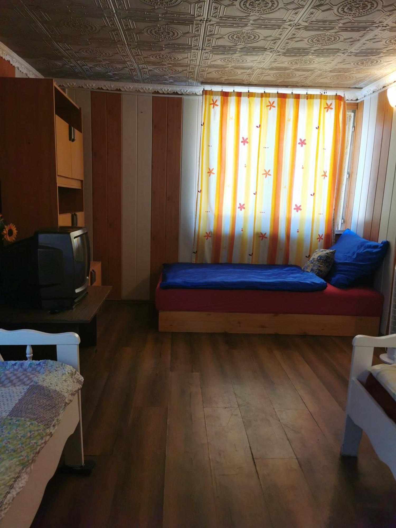 Edit Vendeghaz Tiszaujvaros Room photo